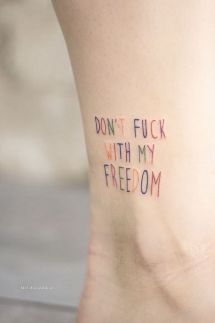 татуировки надписи