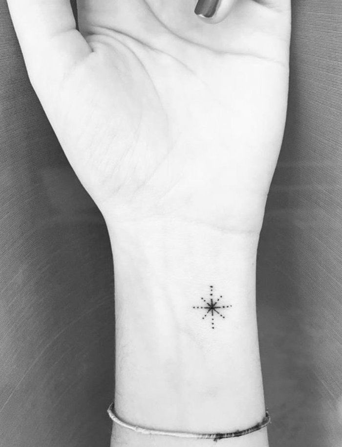 маленькие татуировки на запястье