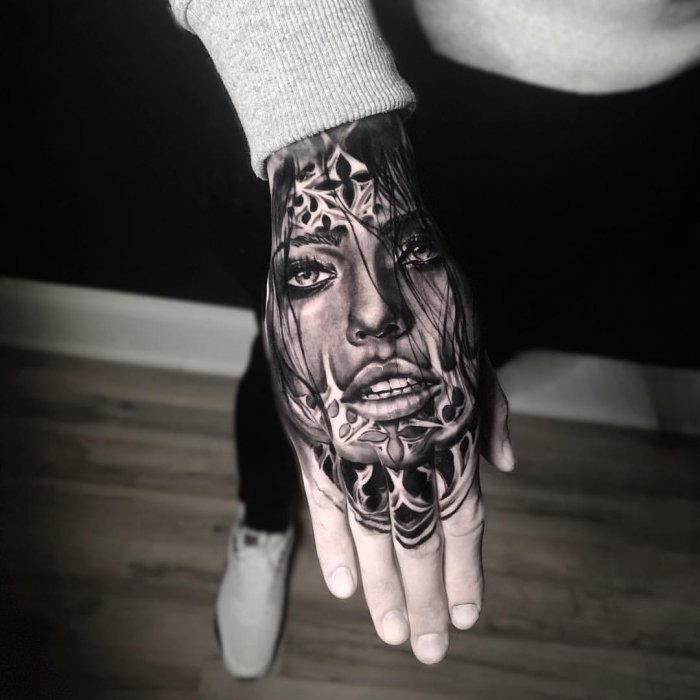 тату для мужчин на кисти