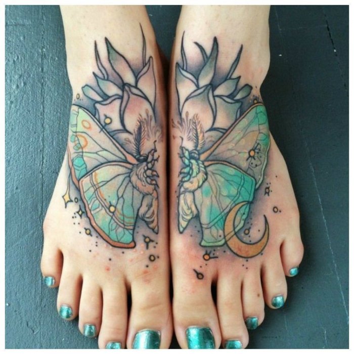 тату на ноге женские