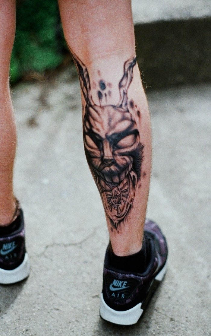 татуировки на ноге мужские