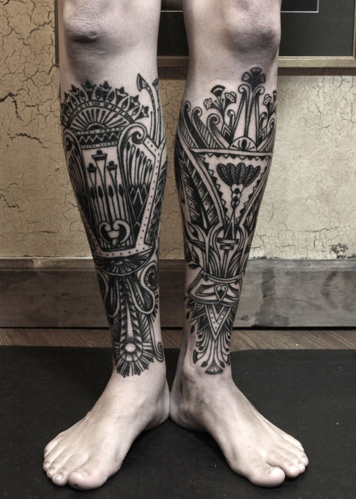 татуировки на ноге
