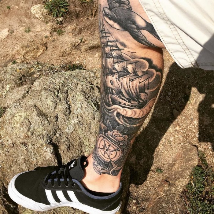 мужские татуировки на ноге