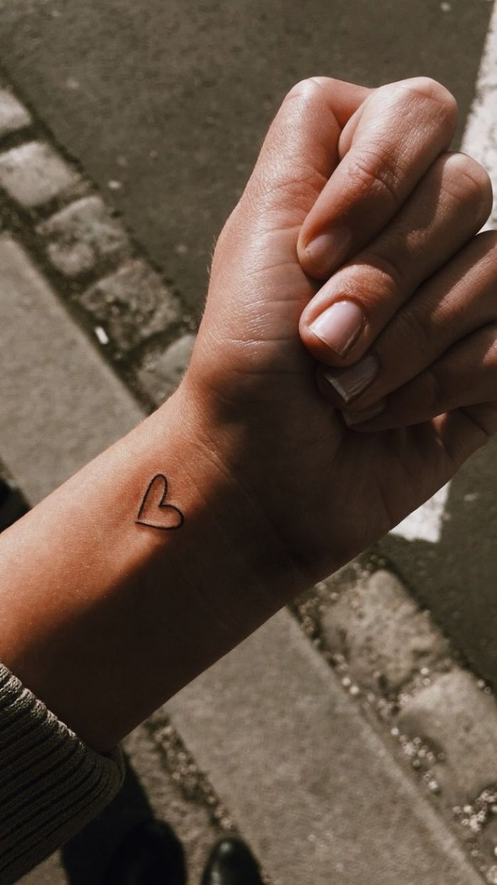 татуировки на запястье маленькие