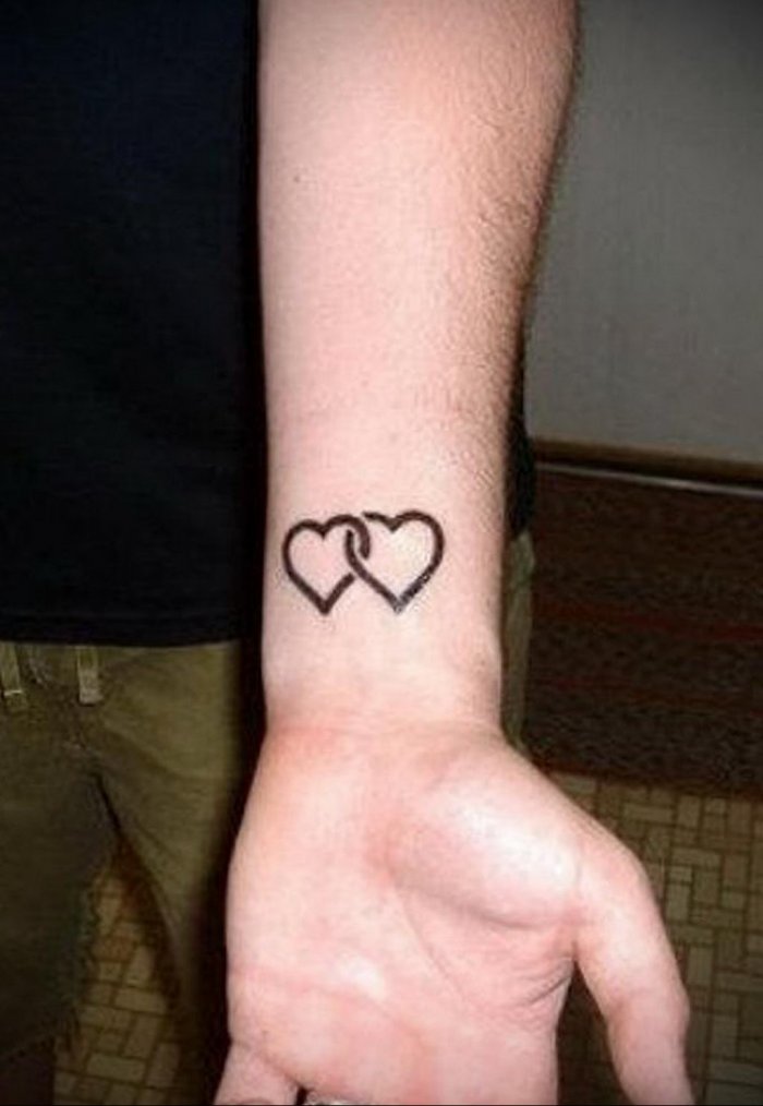 татуировка сердечко на запястье