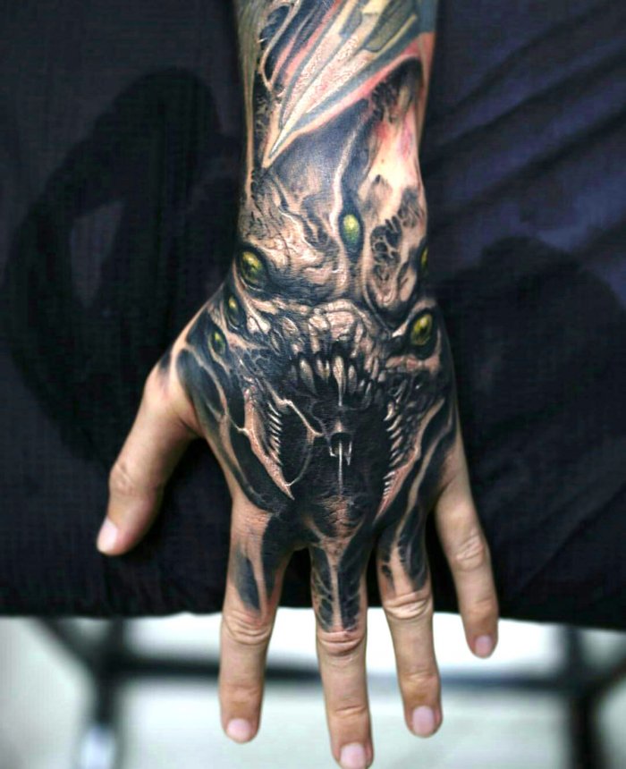 тату на кисти руки мужские