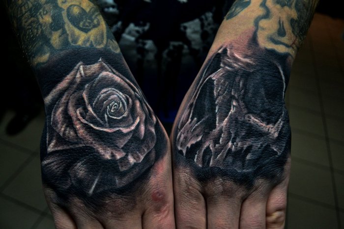 тату на кисть