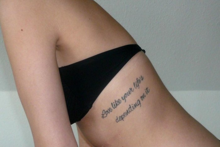 татуировки надписи