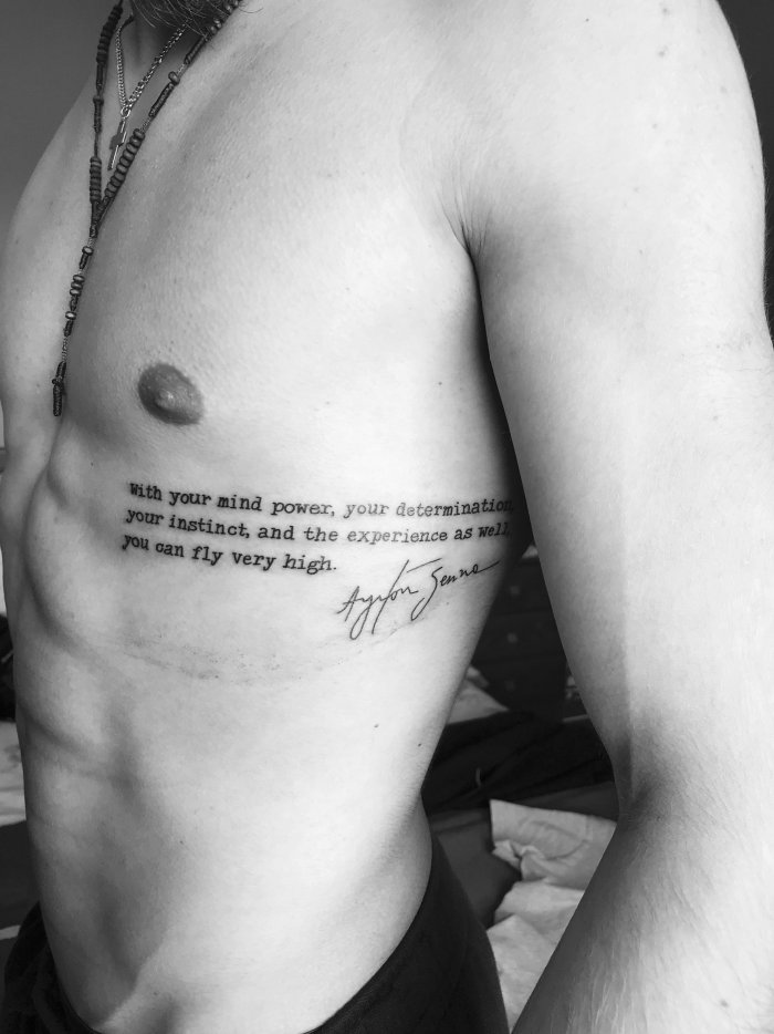 надписи тату