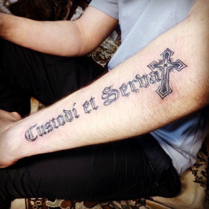 татуировки надписи