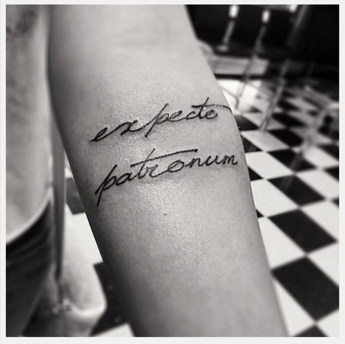 татуировки в виде надписей