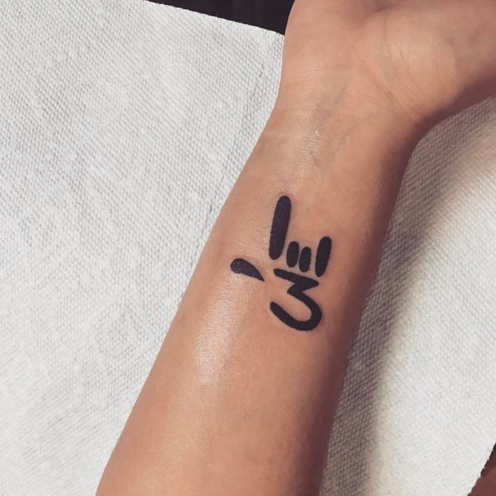 тату на руке для девушек