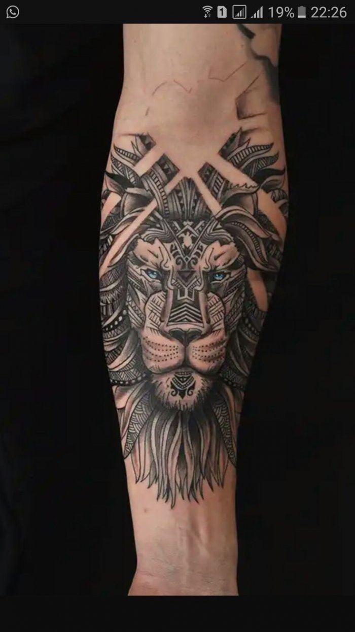 тату лев на ноге мужские