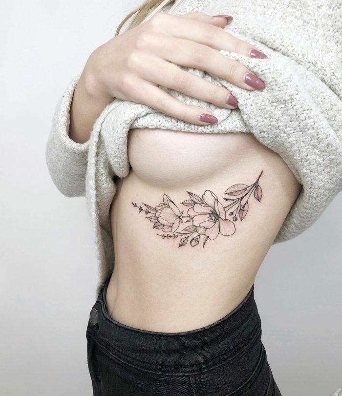 тату на ребрах