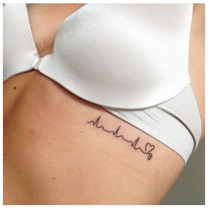 тату под грудью