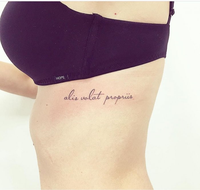 татуировки надписи