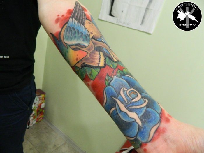 цветные тату на предплечье