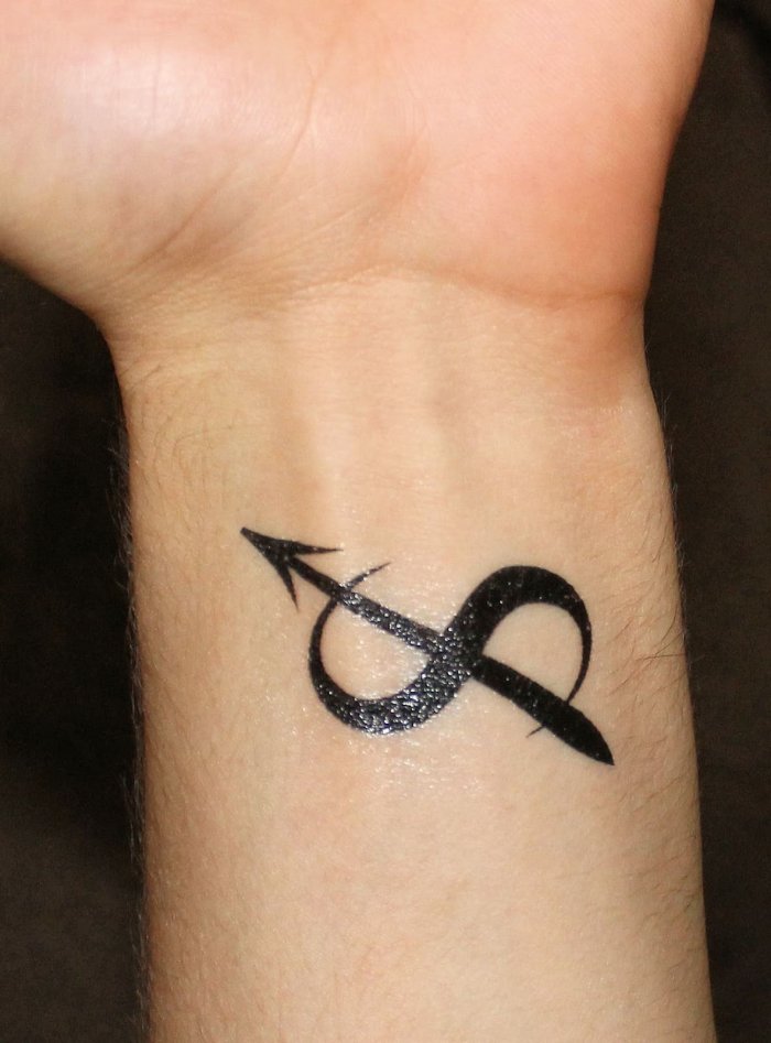 лёгкие тату на запястье