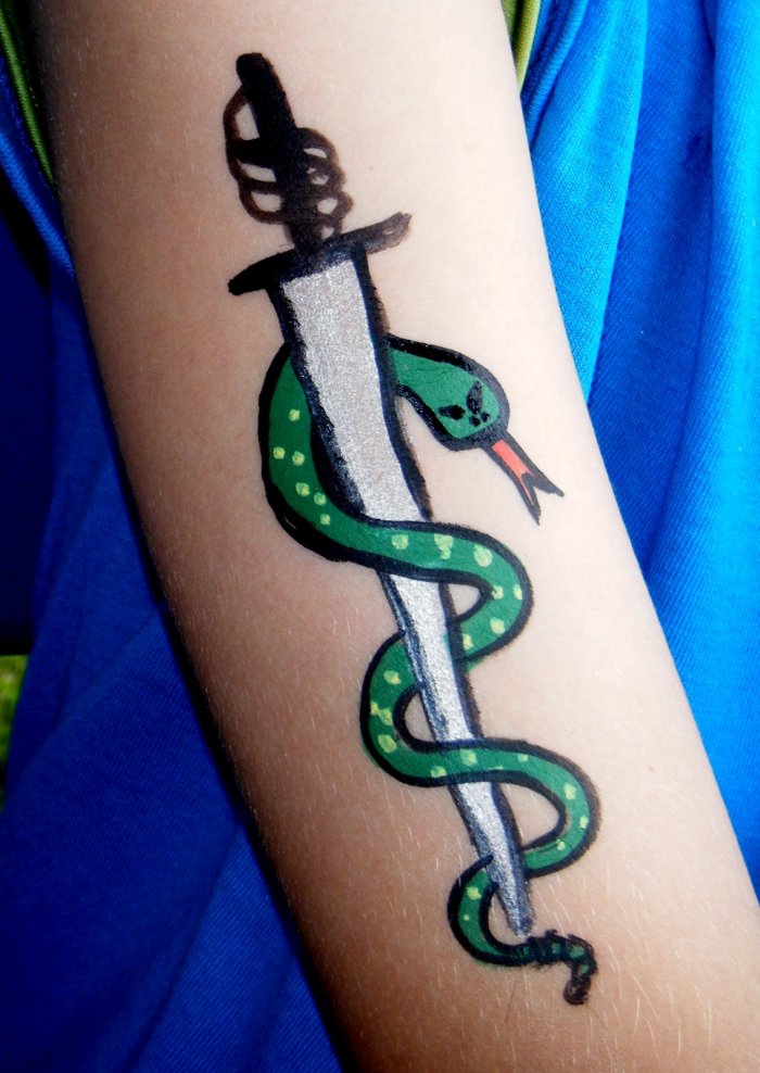 татуировка посох асклепия