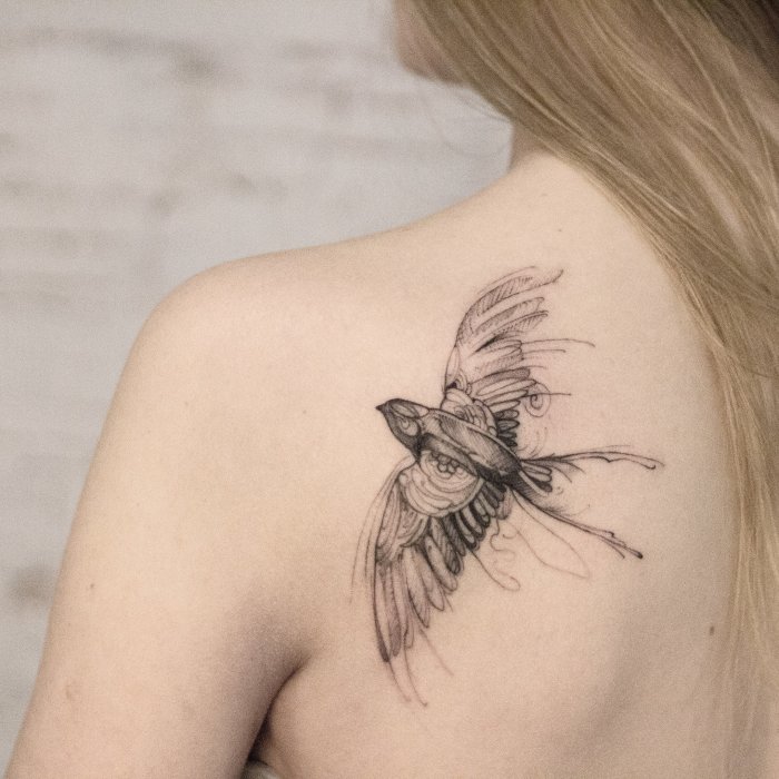 женские татуировки на лопатке