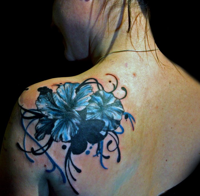 тату для девушек на лопатке