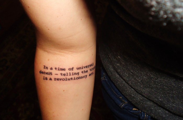 Тату надпись не верь