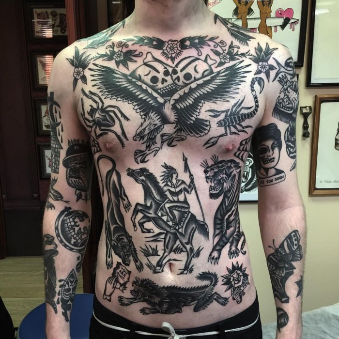 Тату Кобра на шее Филип Марвин