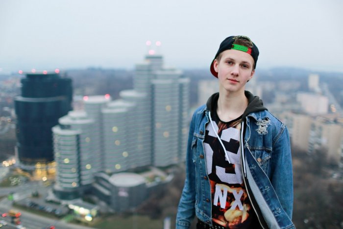 Филипп Марвин прическа