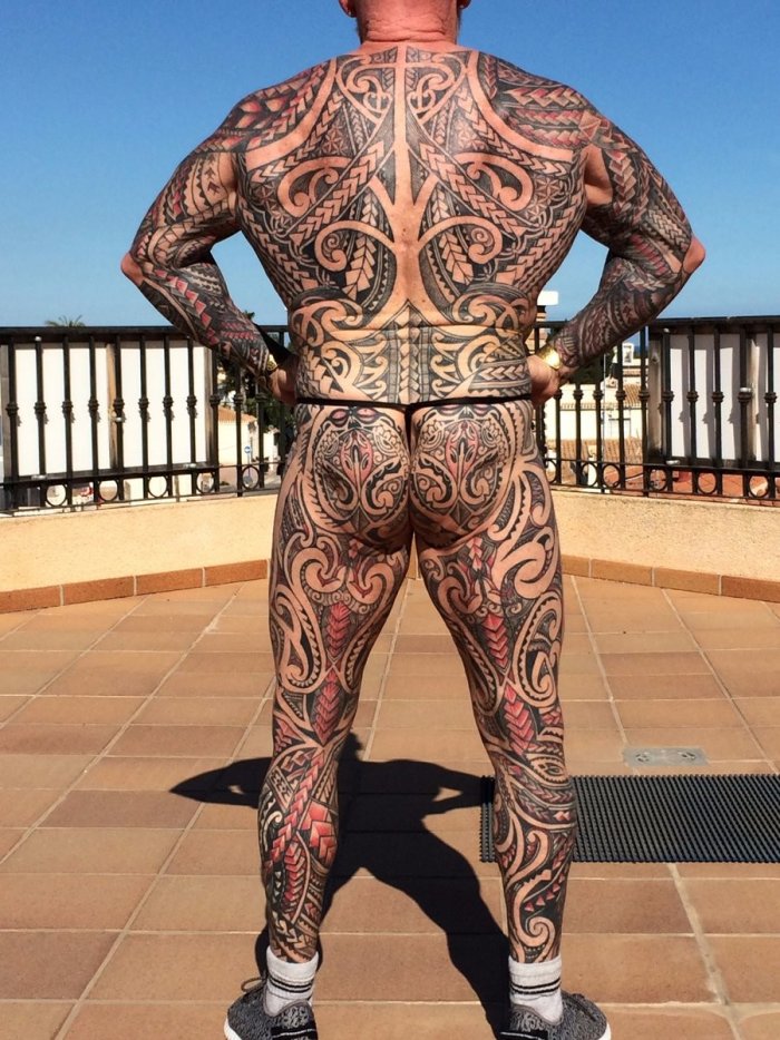 Тату на пол тела