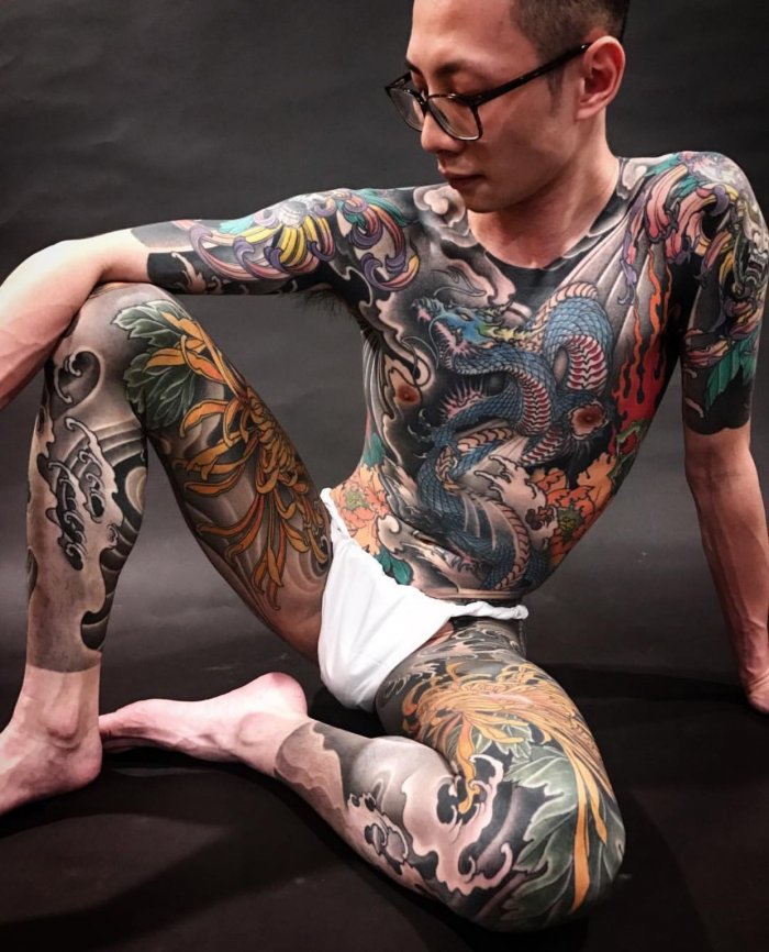 Тату в разных стилях на теле