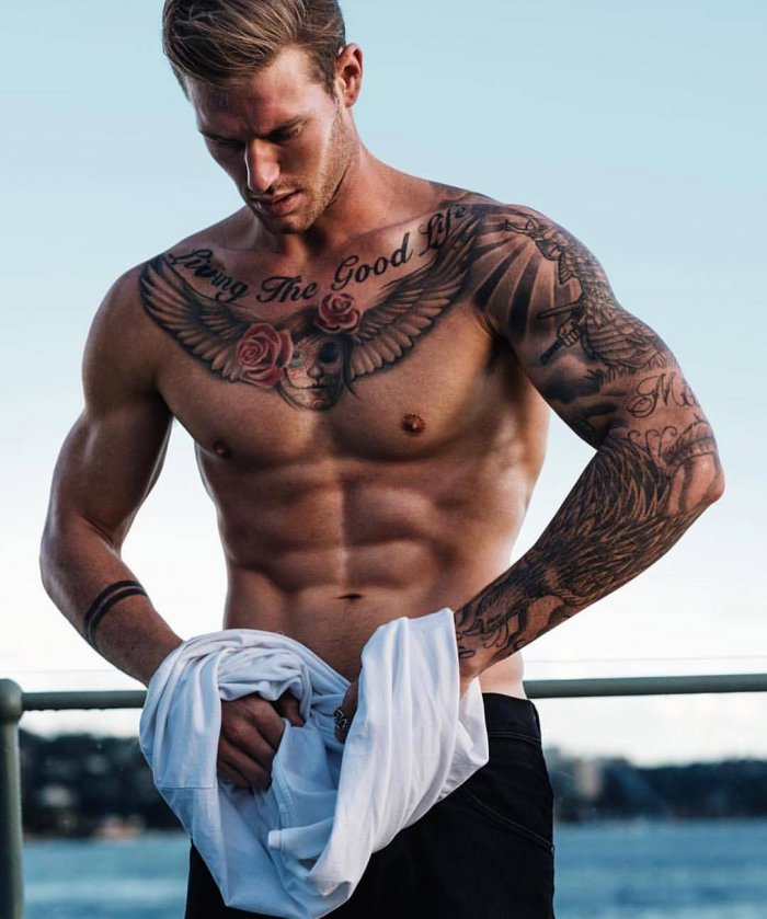 Зататуированные парни