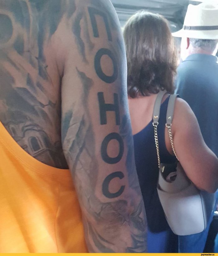 Полностью татуированное тело