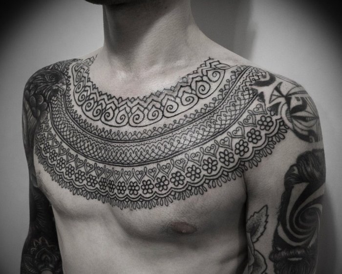 Traditional Tattoo грудь