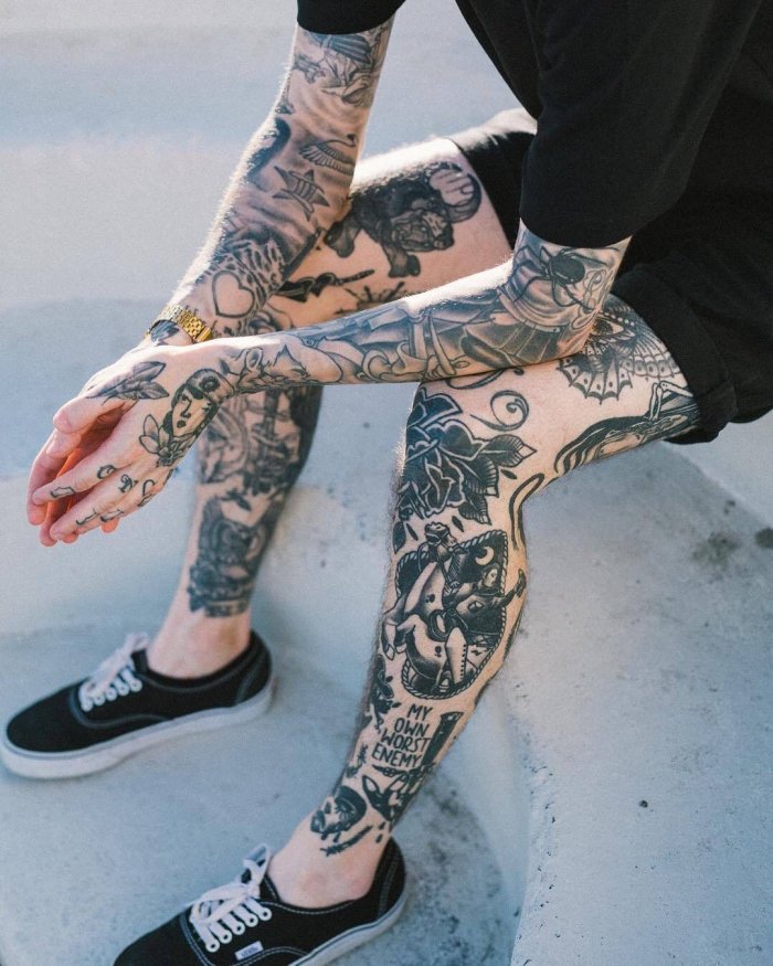 Тату на ноге