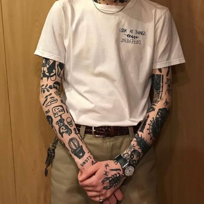 Рукав маленькими татуировками