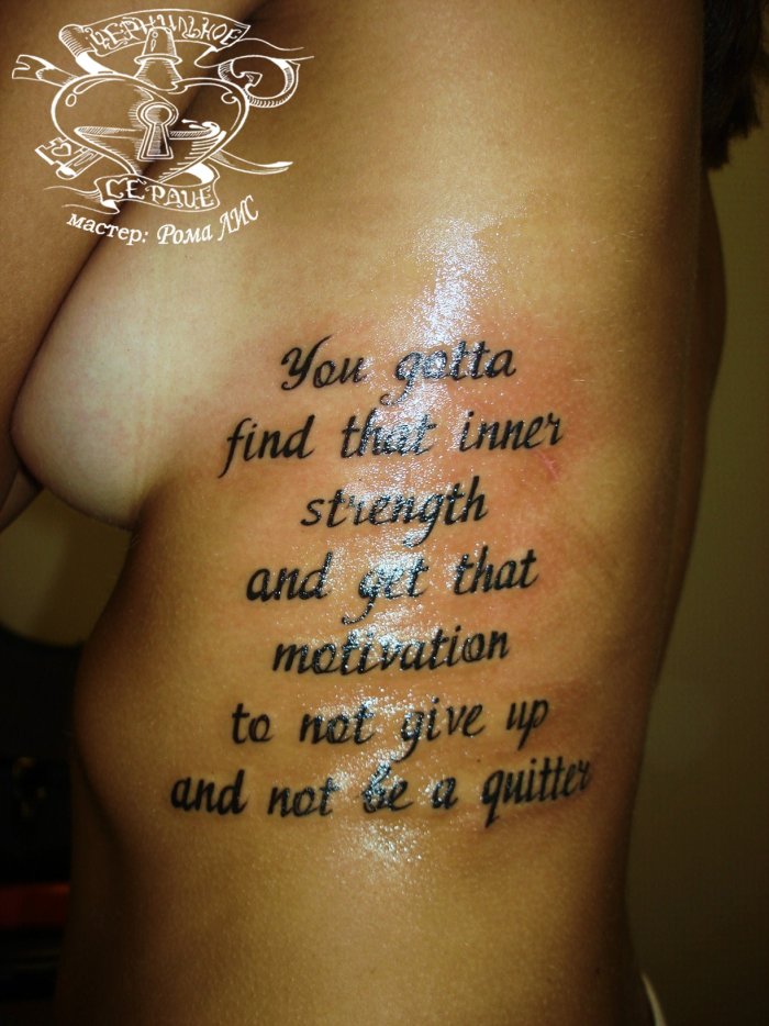 Тату леттеринг на боку мужские