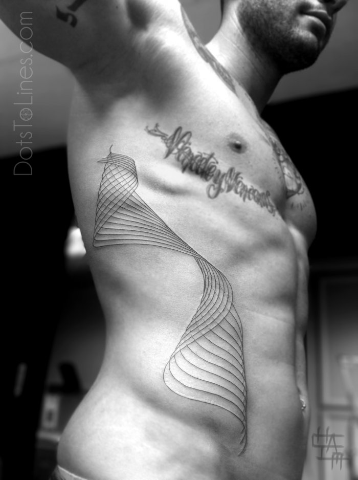 Тату надпись на боку