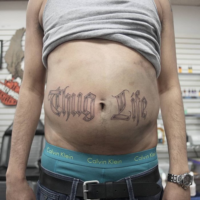 Тату на рёбрах у мужчин маленькие