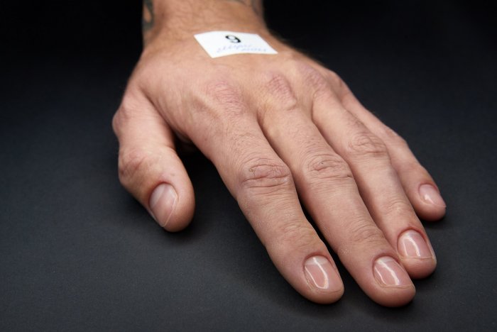 Обрезной маникюр мужской