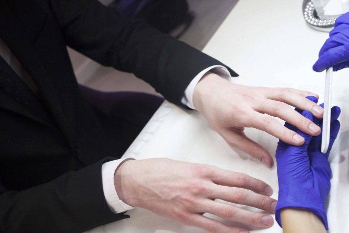 Мужской маникюр с покрытием