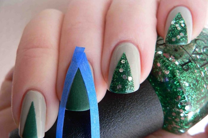 Маникюр с елкой