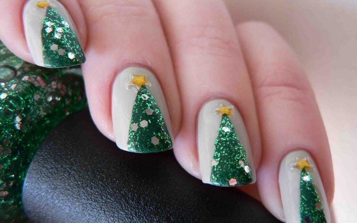 Маникюр с елочкой