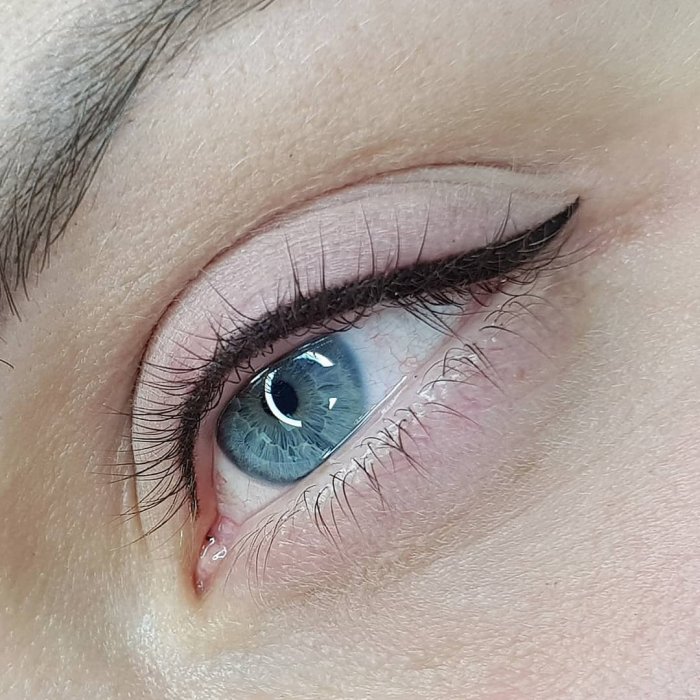 Межресничка с растушевкой и стрелкой