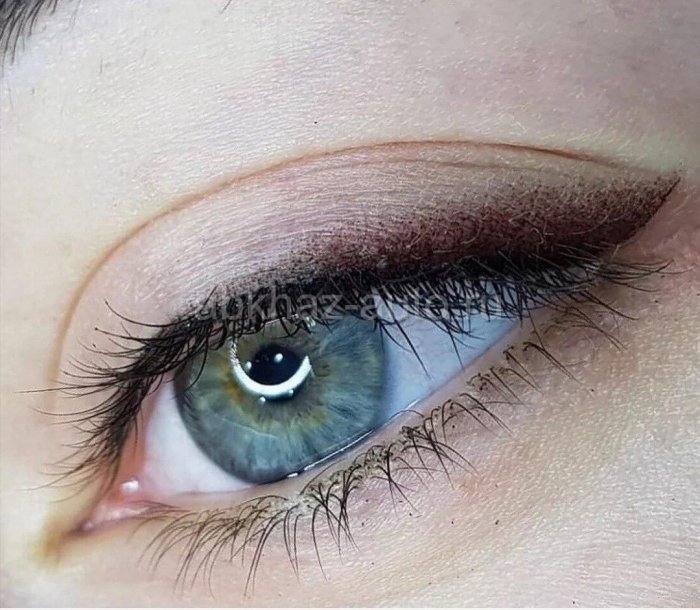 Межресничная стрелка с растушевкой