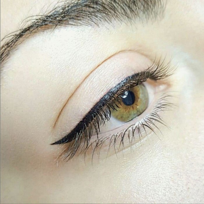 Татуаж стрелки на глазах