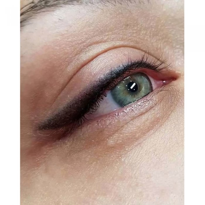 Татуаж стрелки