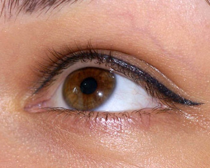 Татуаж на веки стрелки