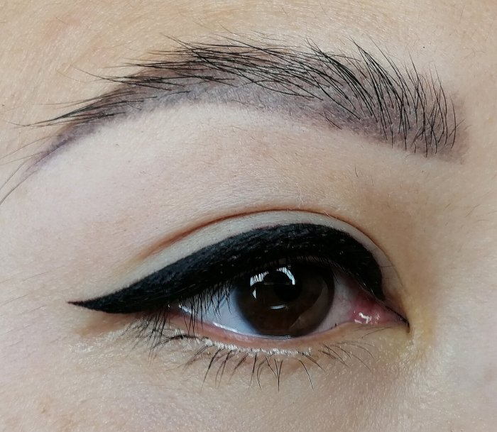 Растушеванные стрелки татуаж