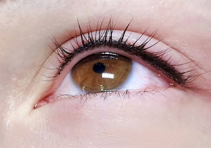 Межресничный татуаж век