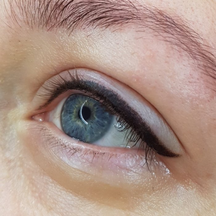 Межресничная стрелка татуаж